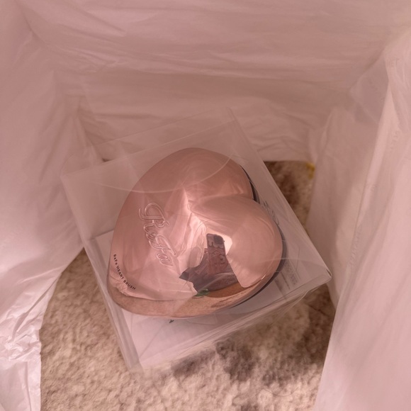 ReFa Brand Heart-Shaped Hair Brush in Rose Gold - Picture 4 of 4